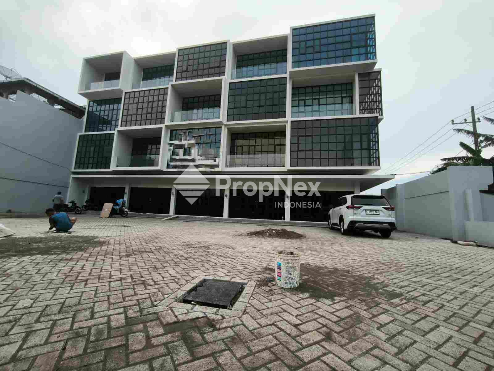 Disewa Ruko - DISEWAKAN RUKO BARU TENGAH KOTA 0 JALAN RAYA | PropNex Plus